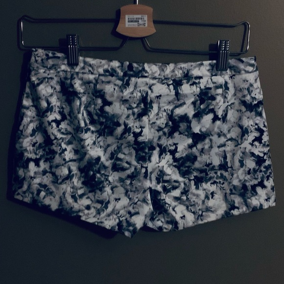 Guess, Size 0 Dress shorts - Picture 2 of 5